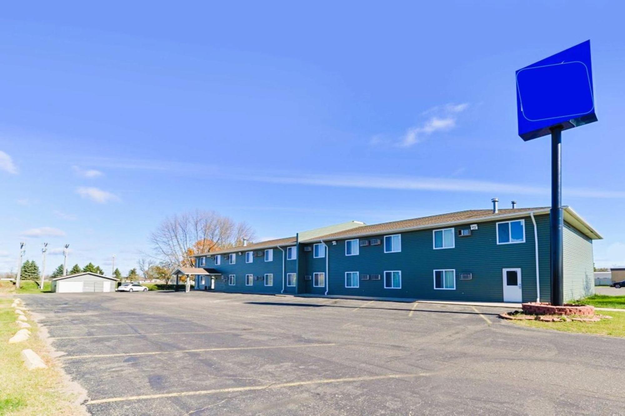 Love Hotels Staples By Oyo At Hwy 10 Mn Motley Buitenkant foto