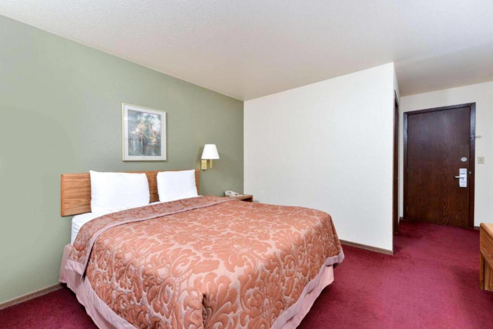 Love Hotels Staples By Oyo At Hwy 10 Mn Motley Buitenkant foto